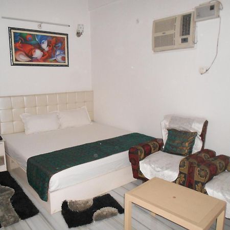 Ds Residency Varanasi-Prime Location-Parking Экстерьер фото