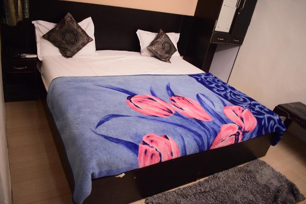 Ds Residency Varanasi-Prime Location-Parking Экстерьер фото
