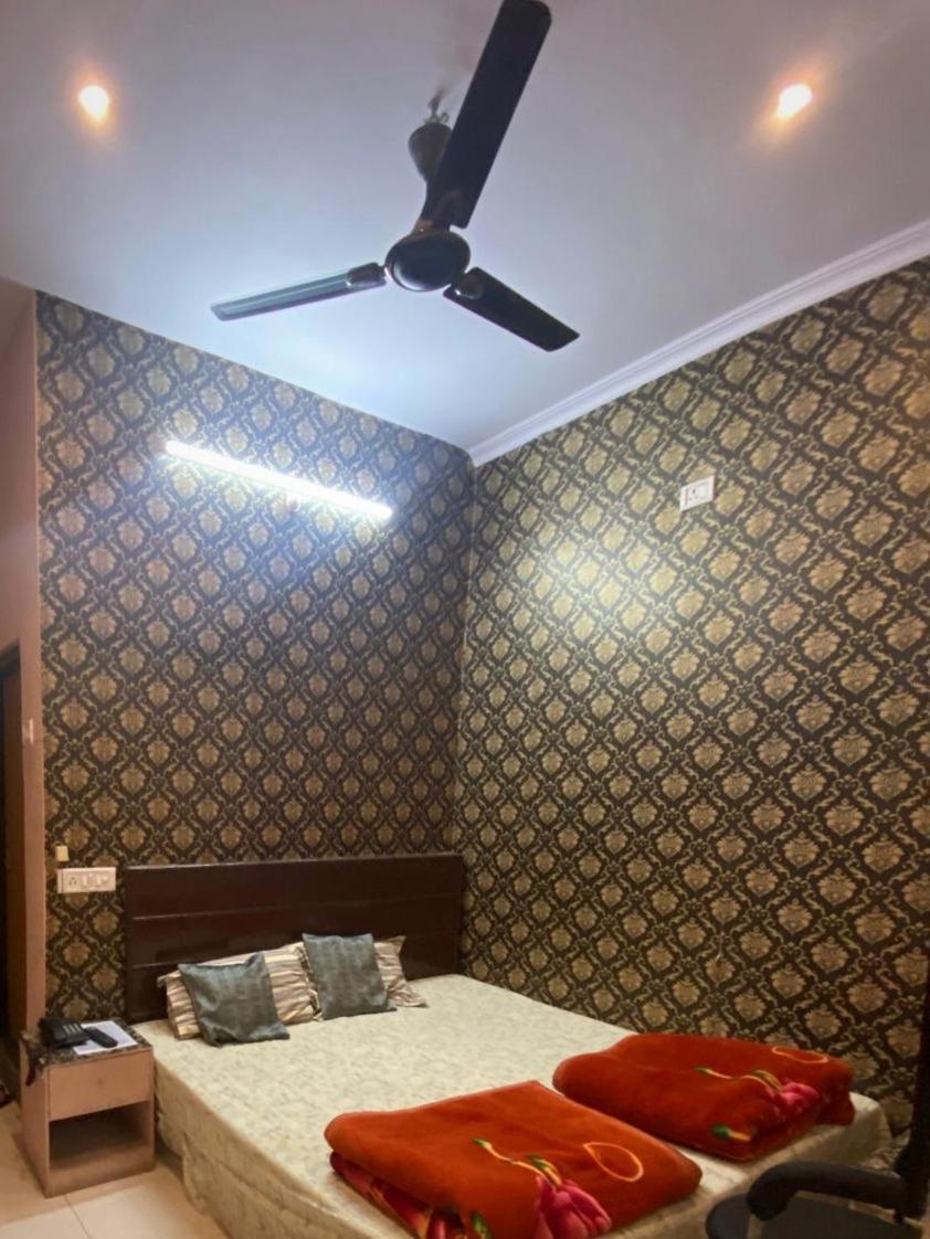Ds Residency Varanasi-Prime Location-Parking Экстерьер фото